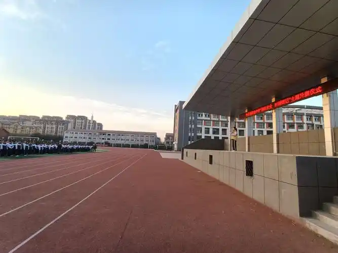 单县创新路中学"消防安全,时刻铭记"主题升旗仪式