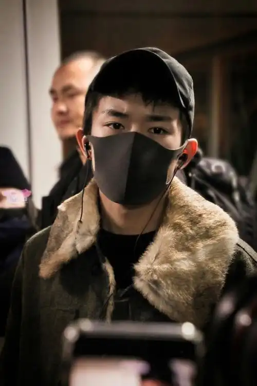 眼神杀00  @tfboys-易烊千玺  #易烊千玺电影小小的我##四字 易烊