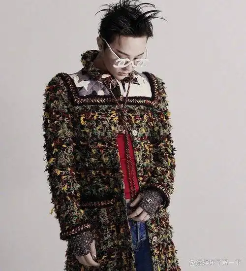 权志龙最新杂志画报释出,骨相优越展现时尚感