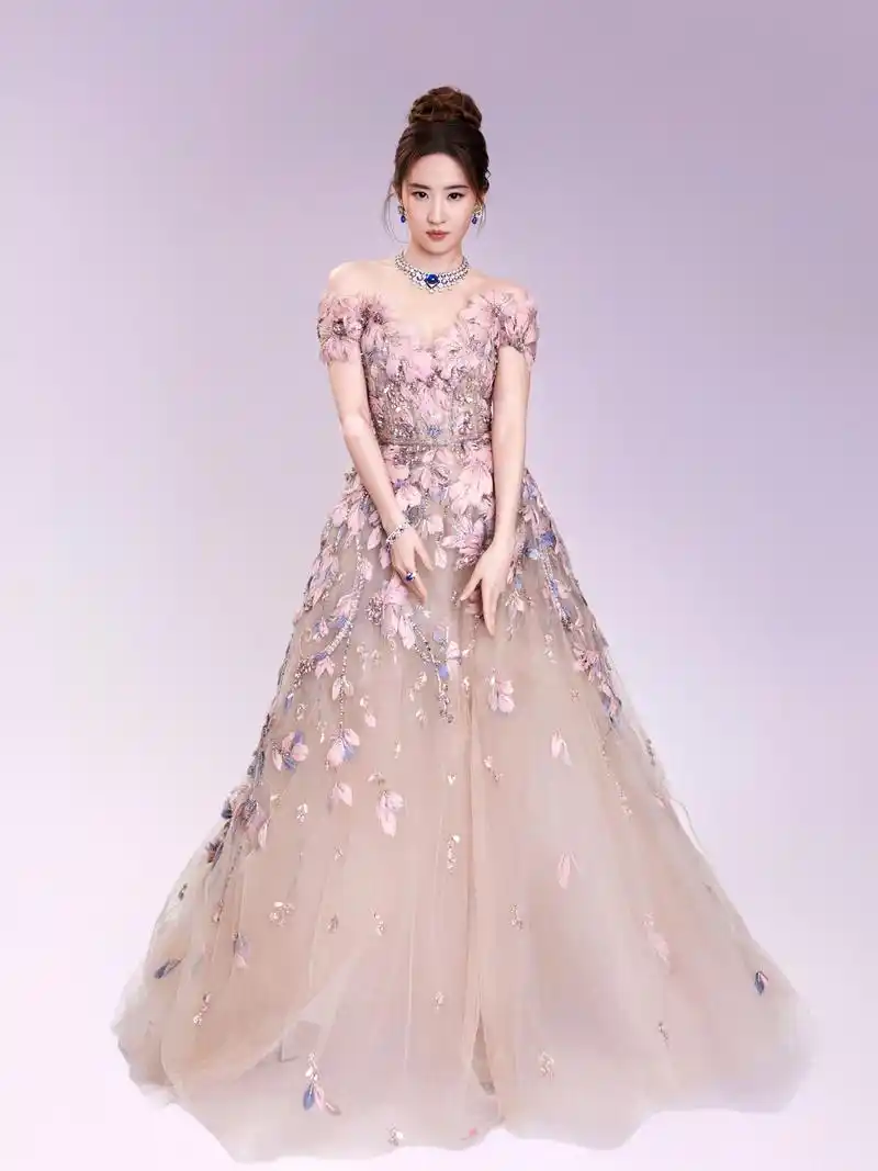 刘亦菲迪士尼公主出场,佩戴价值4000万珠宝 刘亦菲参加宝格丽高级珠宝