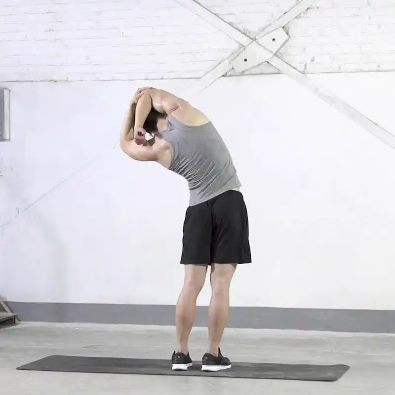 站姿右侧背部拉伸