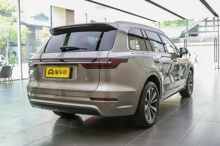 理想one壁纸_理想one_理想one外观图片_43/656张图片_理想one银色