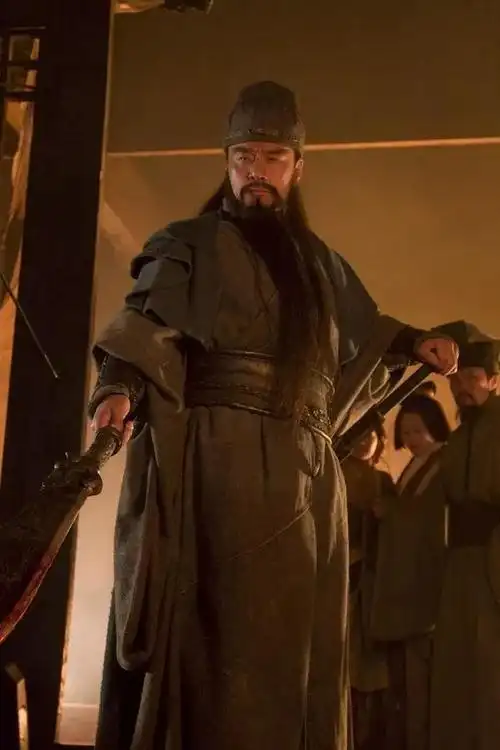 新三国演义剧情介绍,三国演义现代版(《新三国》之见解)