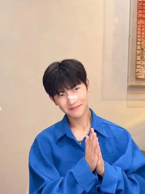 男生发型推荐 易烊千玺同款微分碎盖