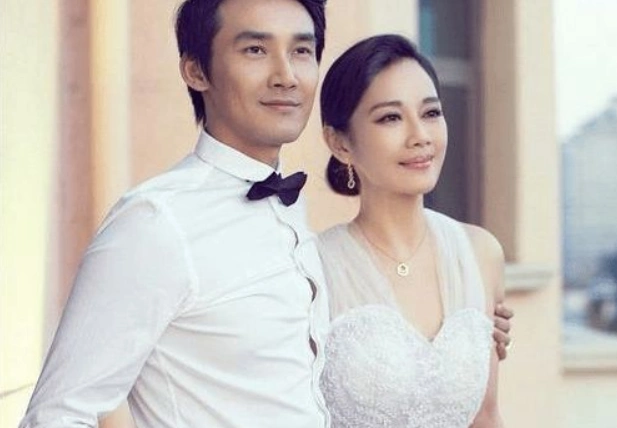 娶大8岁的妻子,姐弟恋多年如一日,至今恩爱如初|陈松伶|张铎