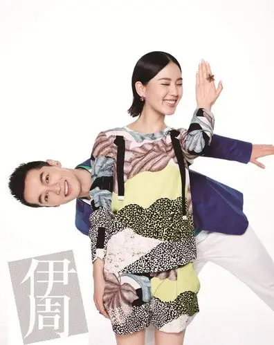 胡歌刘诗诗登杂志封面 演绎兄妹情深