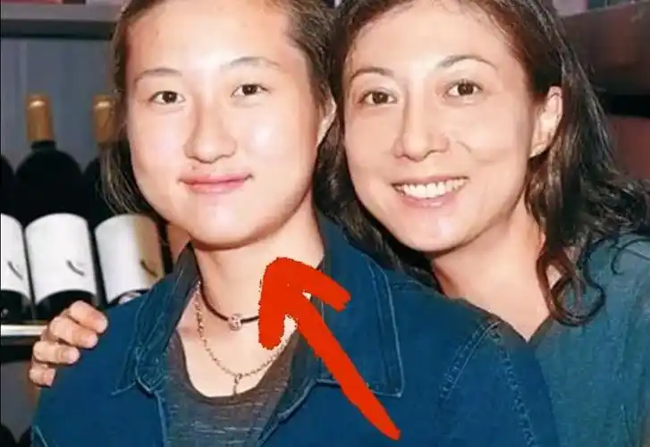 成龙的亲生女儿