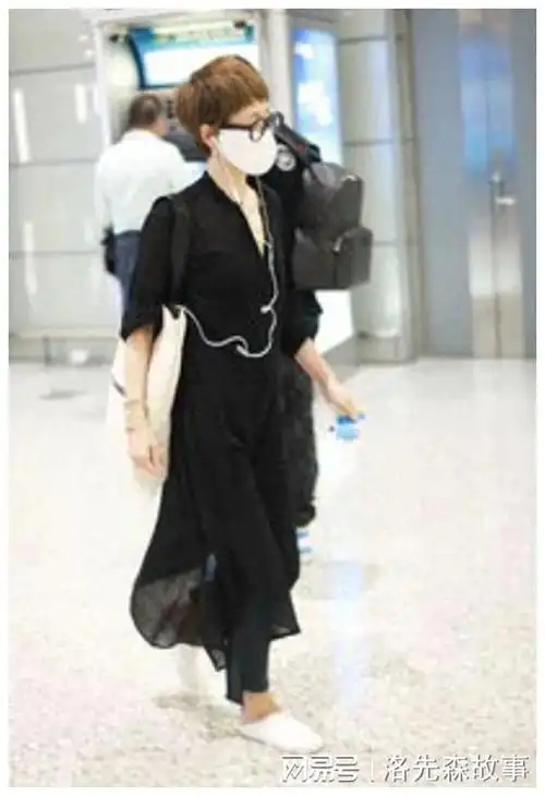 马伊琍现身虹桥机场_网易订阅