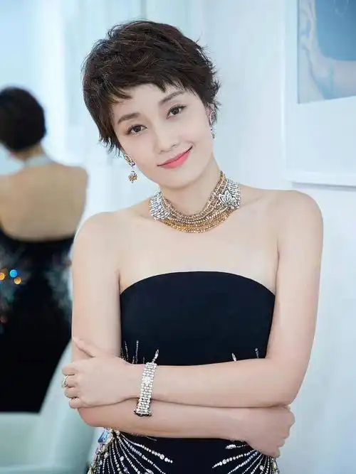 46岁的马伊琍越来越精致