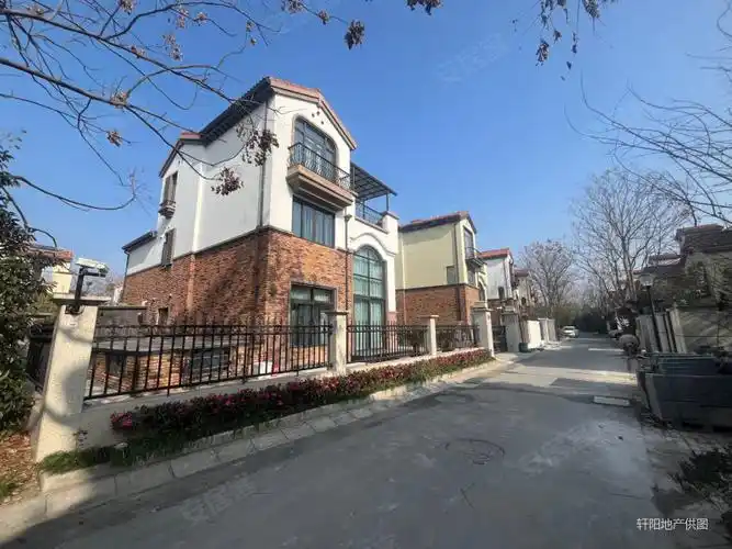 富力湾独栋别墅,  的户型,  的位置,南花园南临水