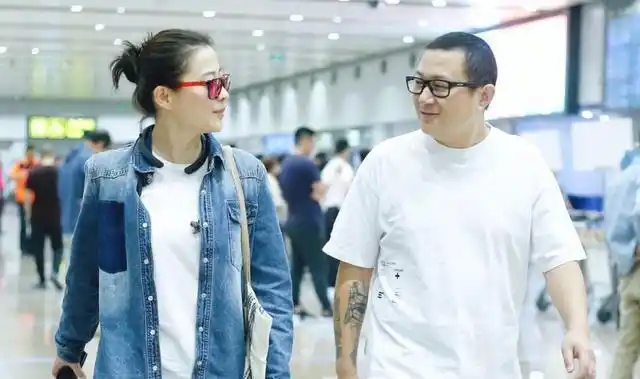 19岁出道22岁拿影后37岁嫁摄影师曾剑如今一家四口超幸福