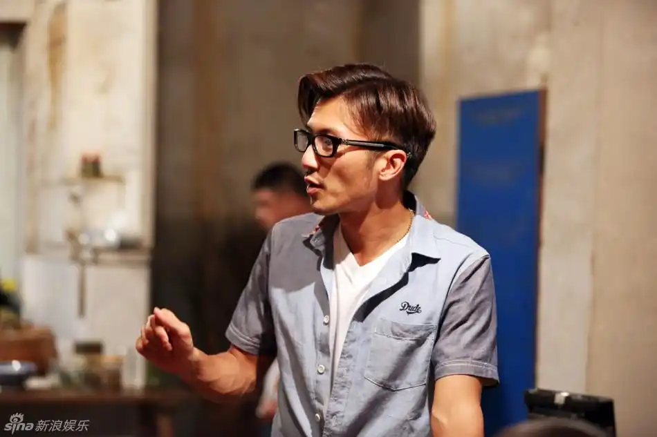 组图:十二道锋味谢霆锋被鸡调戏阿sa变挤奶娘_高清图集_新浪网