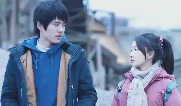 周冬雨恋爱细节遭曝光经常半夜去刘昊然家女方主动比较粘人