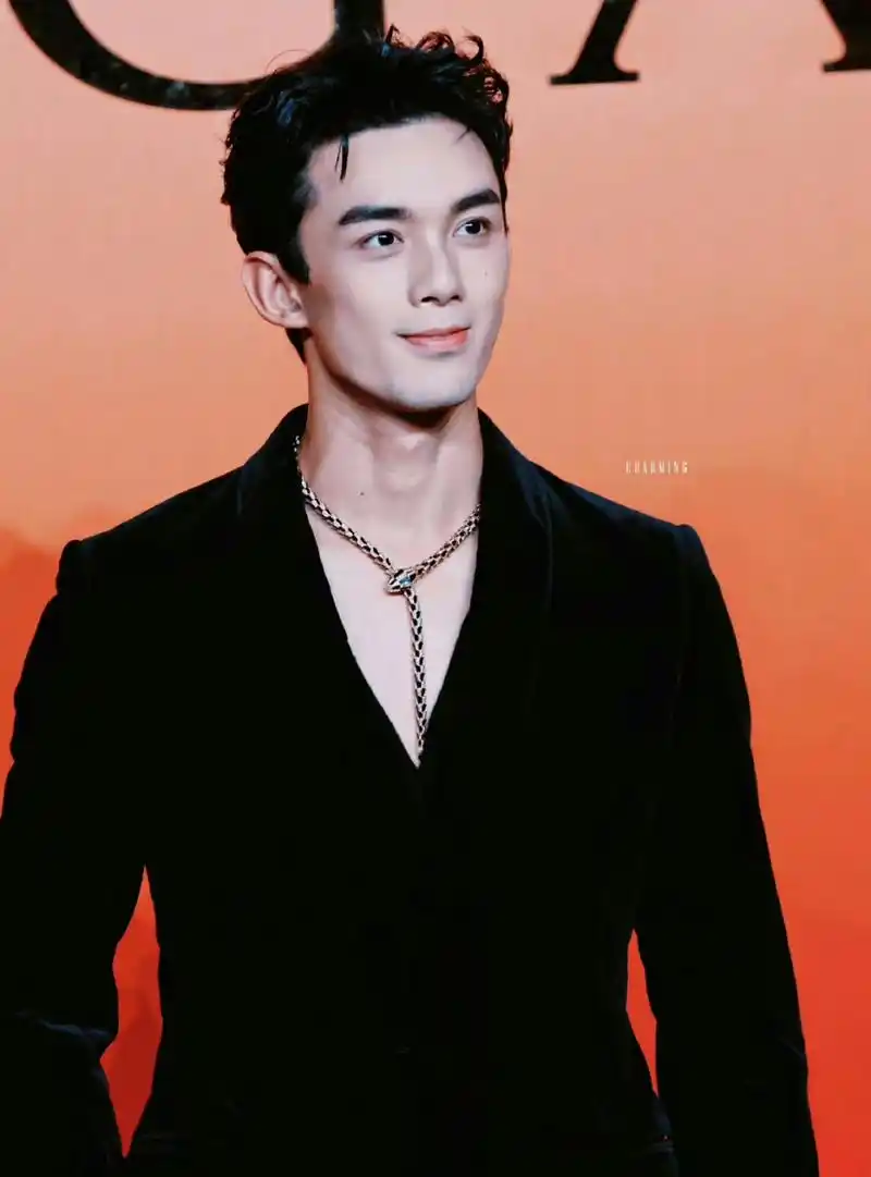 又是被吴磊帅到的一天!法式氛围大片又帅出了next level 啊啊啊啊啊!