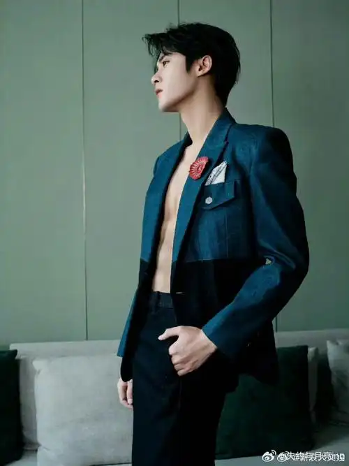 檀健次腹肌#檀健次超话斯哈斯哈～家人们谁懂啊我的小奶狗脱衣变狼狗