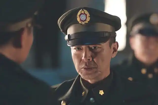 黄百韬是淮海战役中国民党第七兵团的指挥官,虽然不是老蒋的嫡系,却因