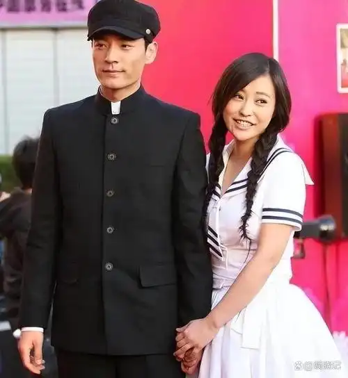 他是靳东同班同学娶过郝蕾爱过王珞丹负了殷桃后娶小10岁的她