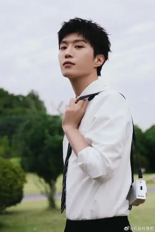 范丞丞男友感##范丞丞制服照