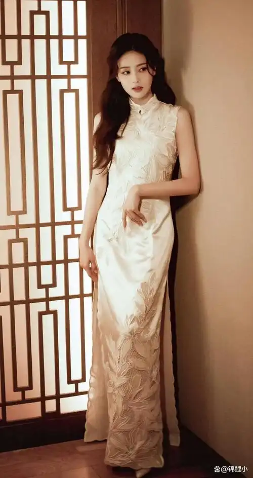 白鹿穿旗袍这么美,狠狠长在了我的审美上