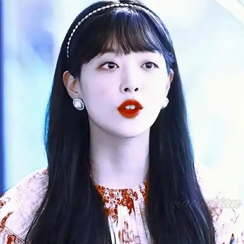 自调崔雪莉滤镜头像.