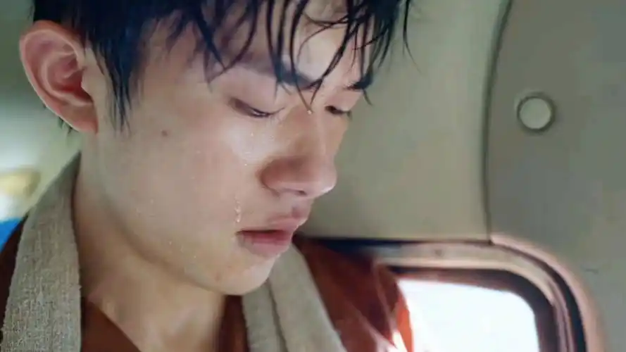 一个视频带你感受演员易烊千玺哭戏感染力