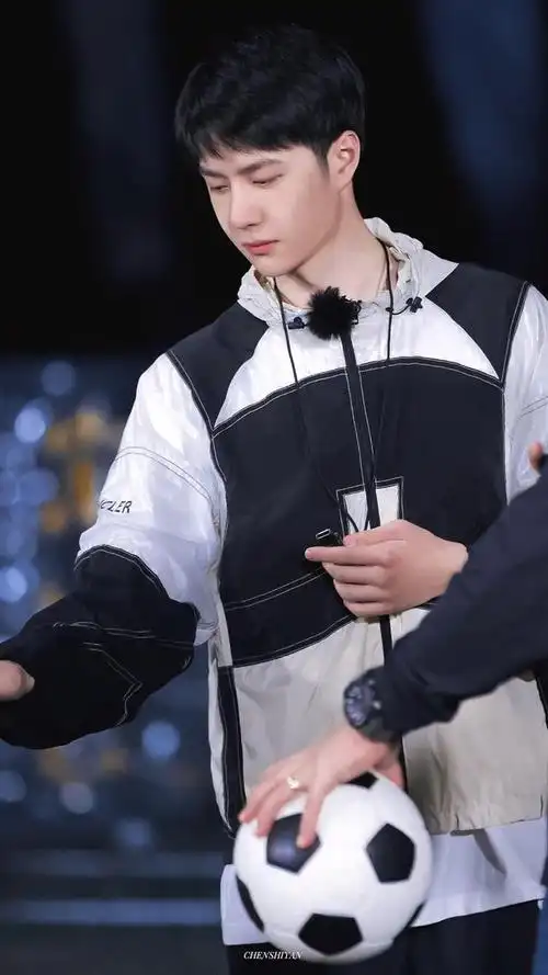 王一博全身照高清壁纸(王一博全身照高清壁纸)-海纳网