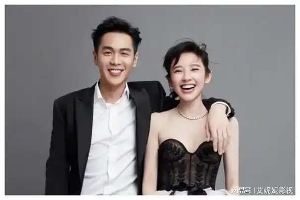 看到毛晓彤如坐针毡的难堪模样,张若昀当即挺身而出,大声呼吁记者将