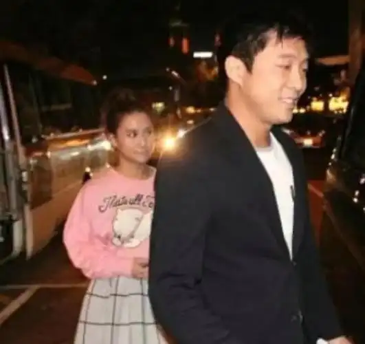 回顾霍启山恋过章子怡错过何超莲38岁依旧单身他在追求什么