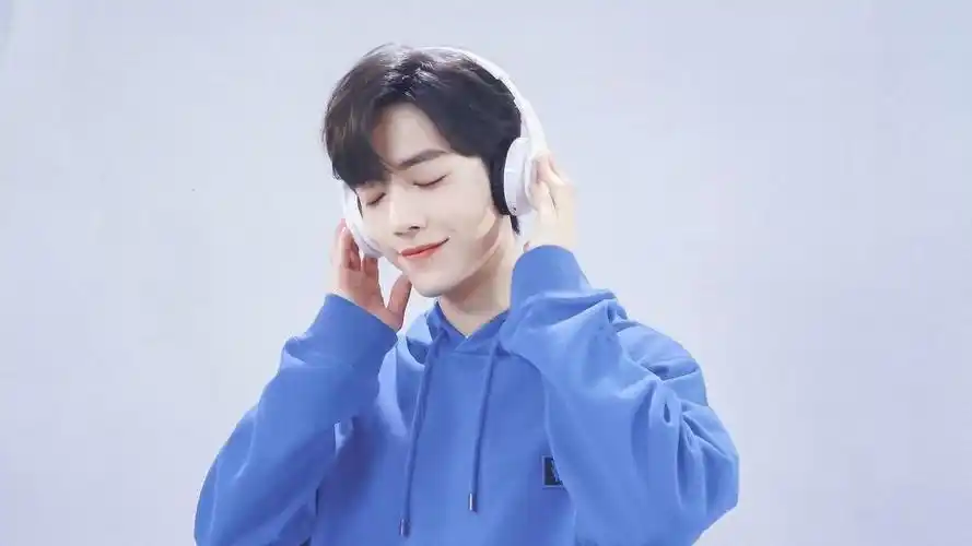 肖战蓝色卫衣帅气写真,图片,壁纸-桌酷