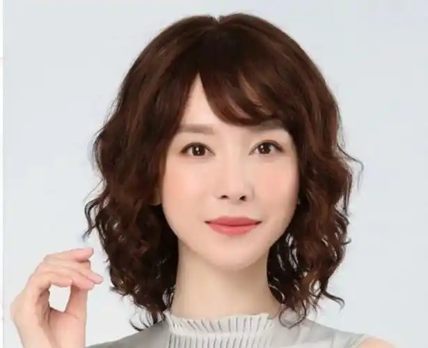 中年女人"发型决定气质",4种发型尽量避开,不是扮嫩就是显老插图5