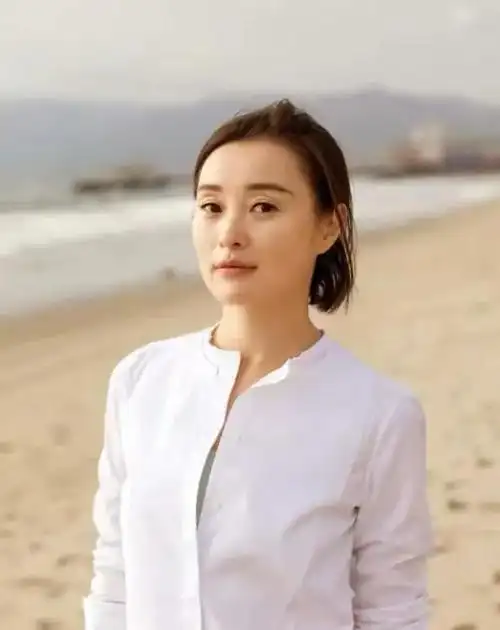 女演员吴越年龄,女演员吴越的个人简历(私生活曝光背心抽丝廉价)