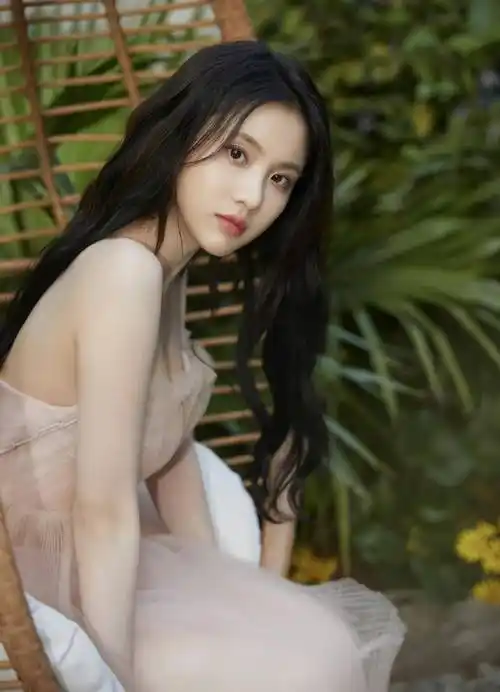 女星张慧雯时尚写真:公主仙女,楚楚动人