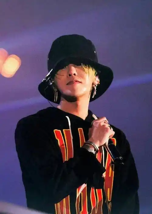 旗下的爱豆走的走,散的散,ikon离开,bigbang解散,teddy将太阳带去了黑