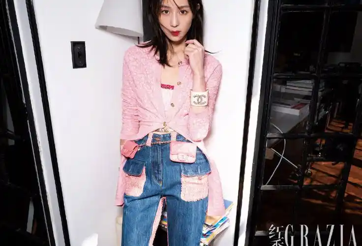 分享一组张钧甯图片给大家,图中的明星图片壁纸会点缀你的电脑桌面