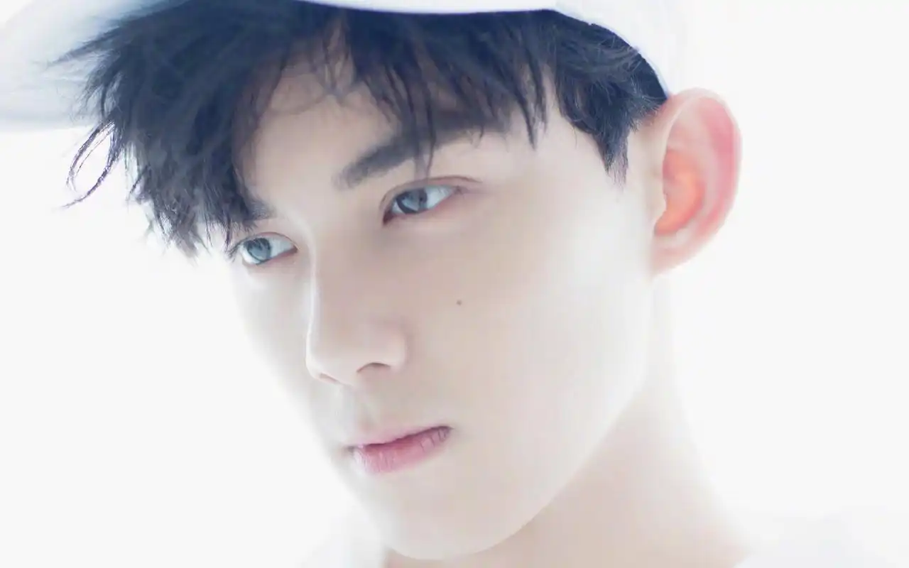 吴磊最新高清时尚杂志帅气写真图片壁纸