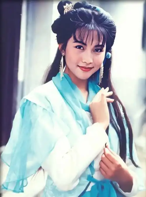 回顾蔡少芬嫁重庆小丈夫婚后连生三胎如今一家五口其乐融融