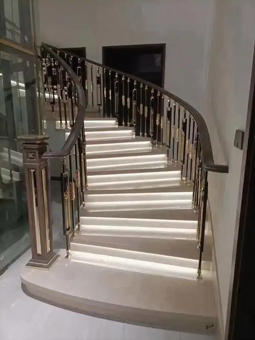 别墅旋转弧形楼梯扶手护栏轻奢栏杆案例分享