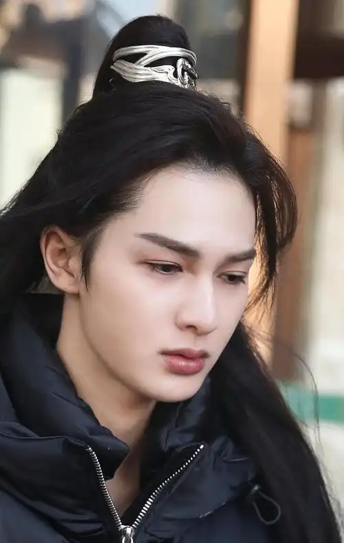 朱正廷,古装美男!