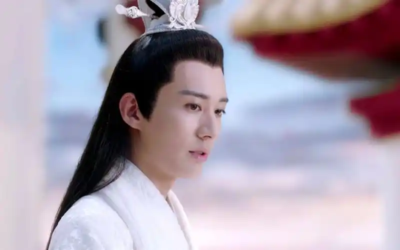 柏麟帝君,高冷惊艳,严密谨慎