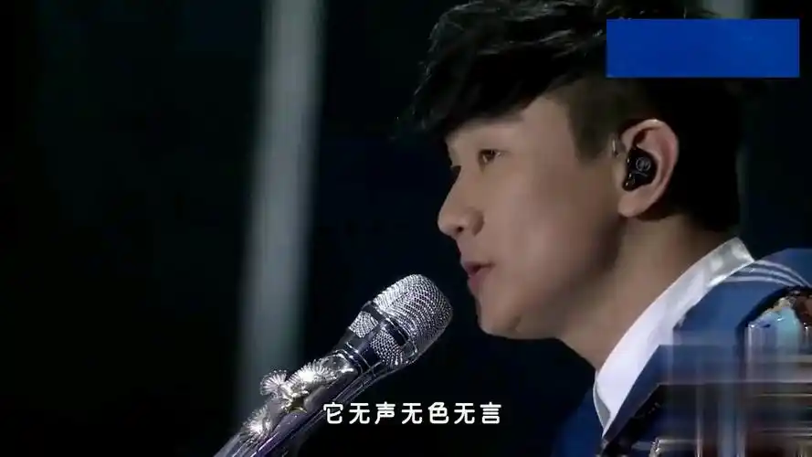 林俊杰现场演唱《黑夜问白天》,唱得太好听了,干不愧是行走的cd