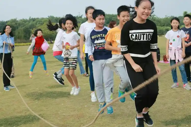 石龙实验小学603班户外亲子活动 放飞情,你我同行