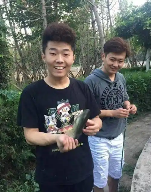 互相伤害孟鹤堂调侃周九良光头被周九良回怼网友直呼笑不活