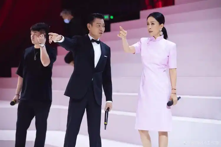 时隔24年,不老男神刘德华与那英再现经典歌曲东方之珠