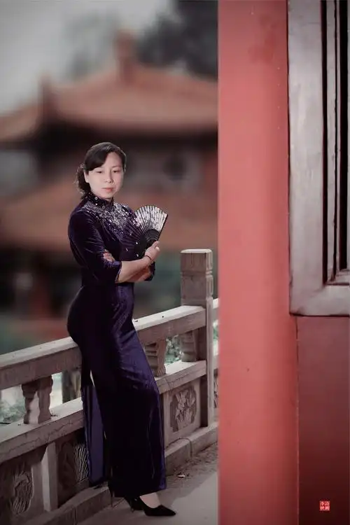 白徽演绎旗袍之美