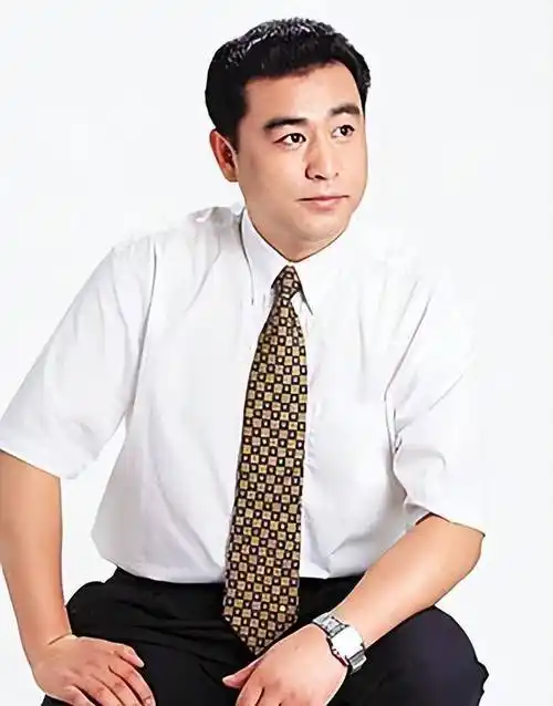 张宏民退体的《新闻联播》传奇主持人生,晚年62岁时被大妈逼婚_工作