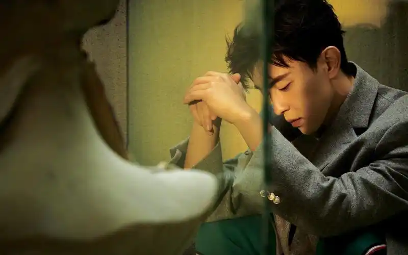 邓伦帅气时尚高清桌面壁纸