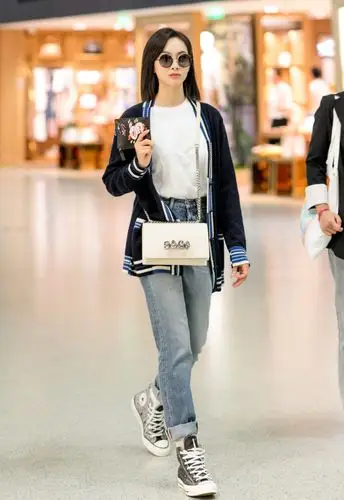 明星图片 大陆 女 宋茜 > 宋茜夏日清爽街拍图片(5/8)上一组图 下一