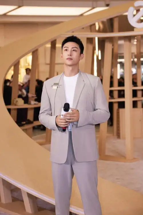 黄景瑜说带着微博回东北