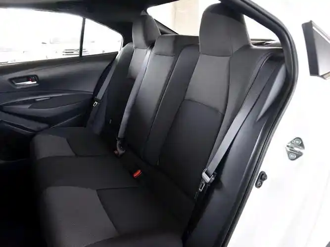 广汽丰田的雷凌后排头枕是不是一体的啊看图片感觉后排头枕高度不可以