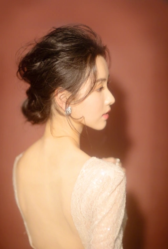 陈都灵到底有多瘦?礼服裙子多撑不起来,还说想当明星?_手机搜狐网